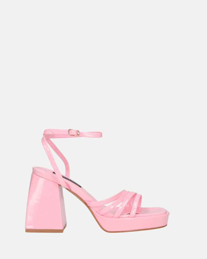WINONA - sandales en glassy rose clair à talon carré