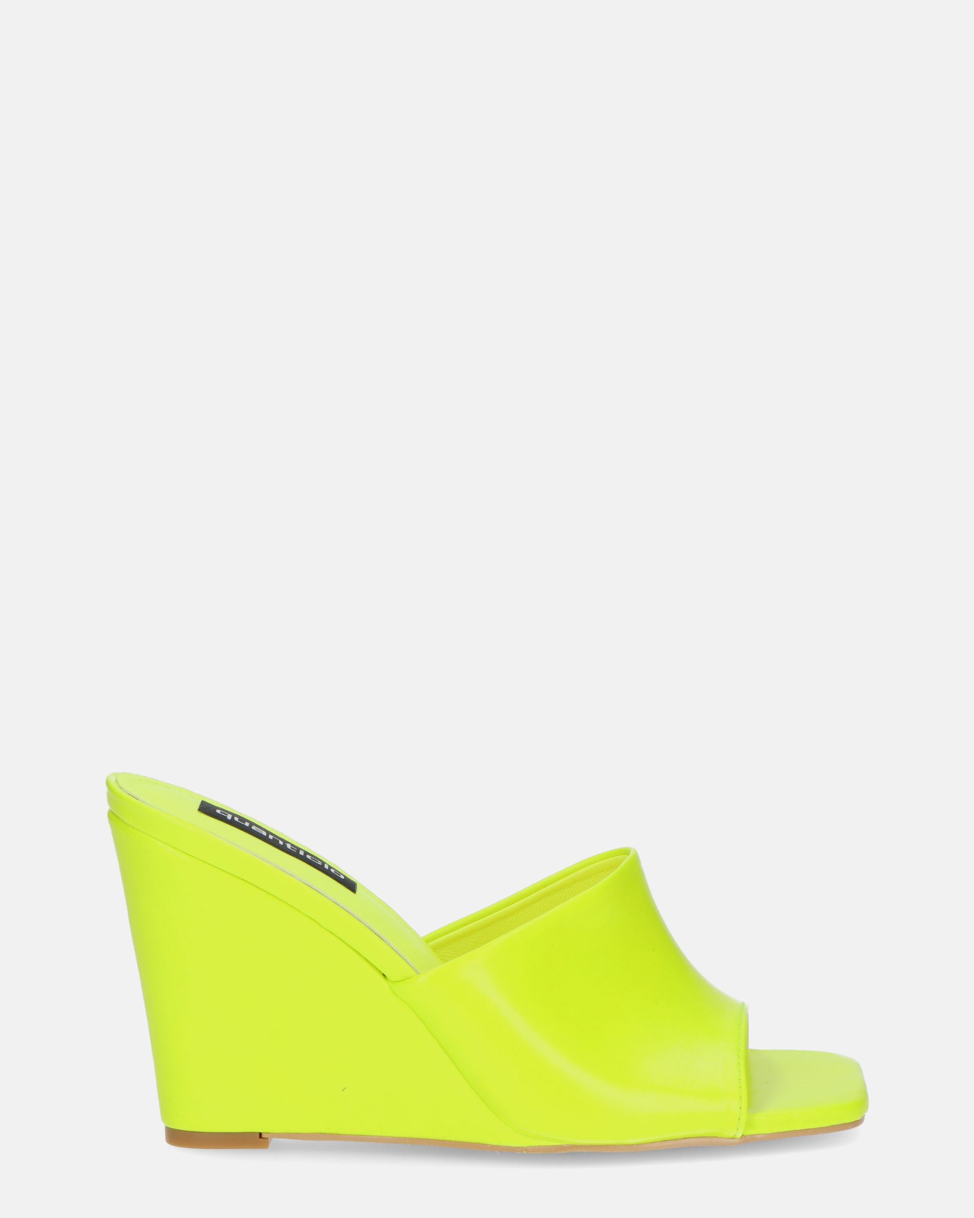MARGHERITA - sandales compensées en éco-cuir jaune fluo