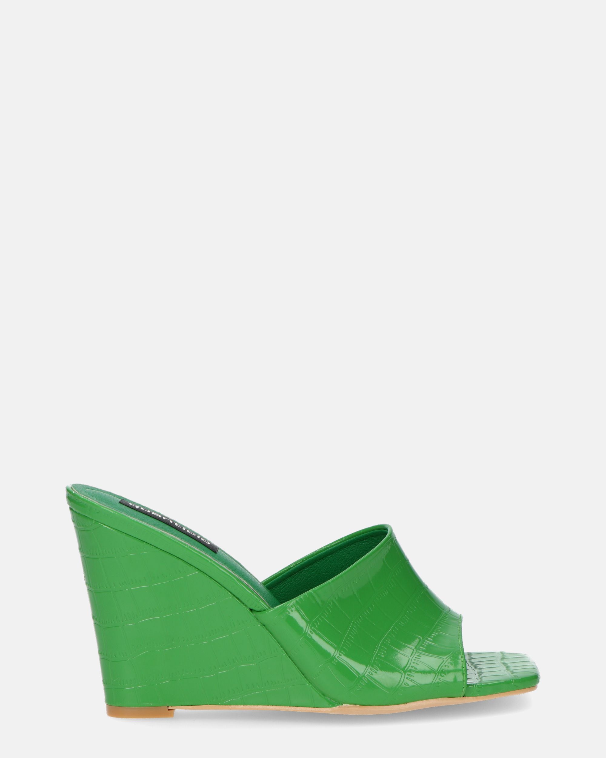MARGHERITA - sandales compensées en glassy vert crocodile