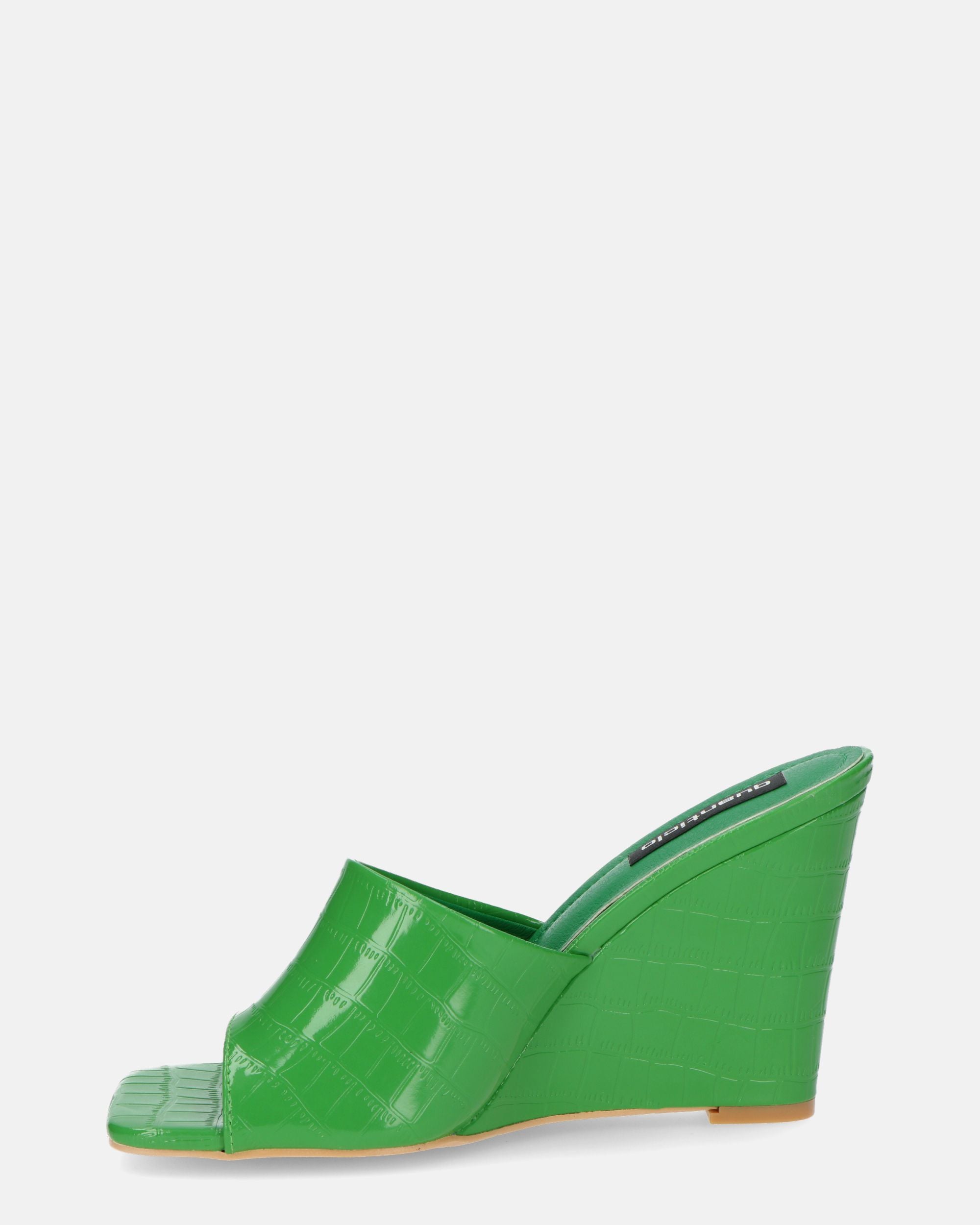 MARGHERITA - sandales compensées en glassy vert crocodile