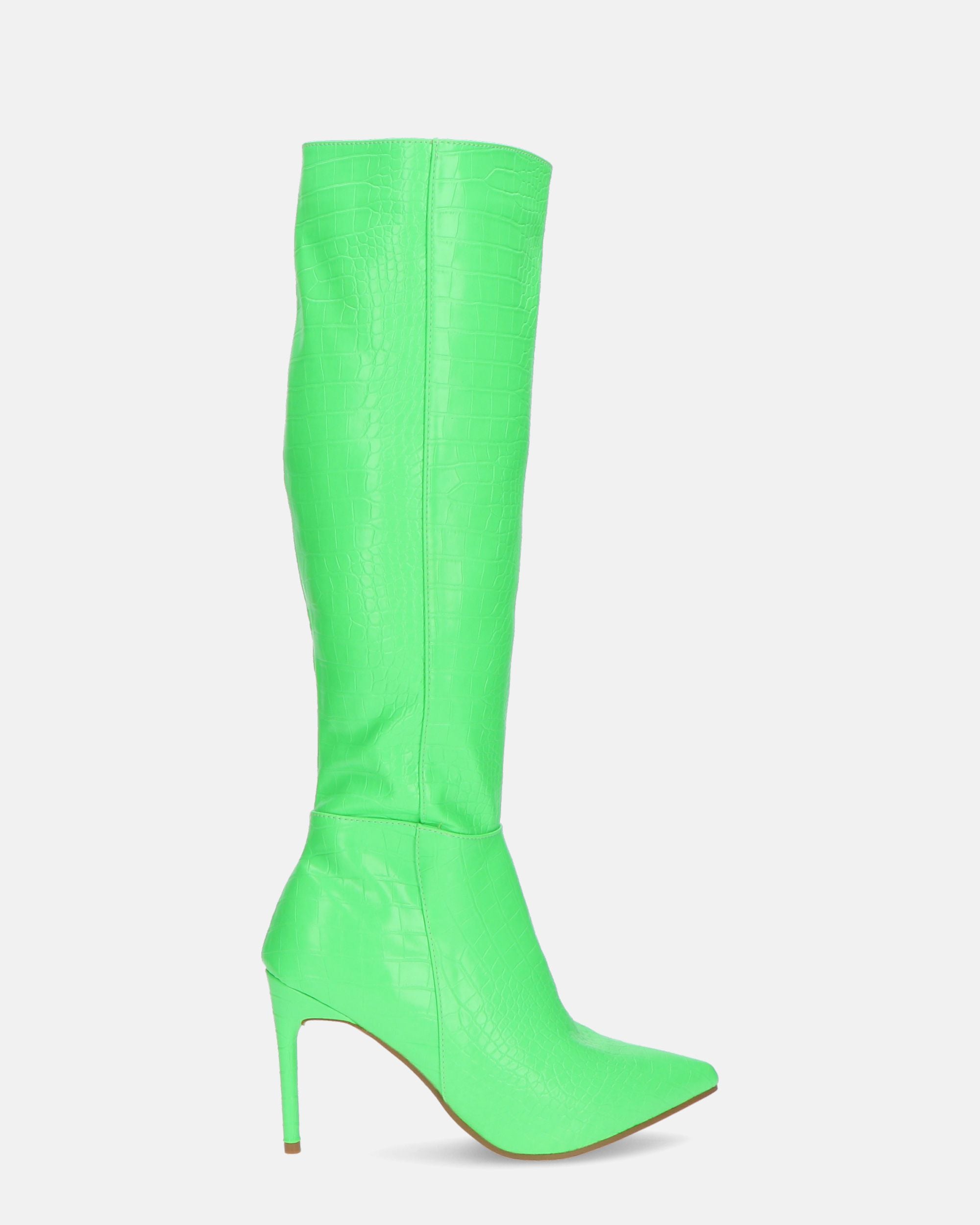 LAILA - bottes hautes en éco-cuir vert avec texture crocodile et ceinture latérale