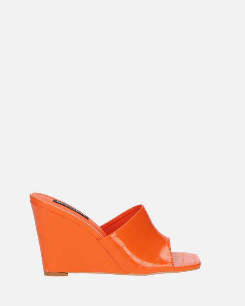 MARGHERITA - sandales compensées en glassy orange crocodile